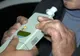 Beat la volan, un bărbat din Comarnic a intrat cu mașina în două autoturisme parcate în Ghioșești